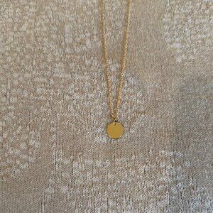 Elegant Gold Pendant Necklace
